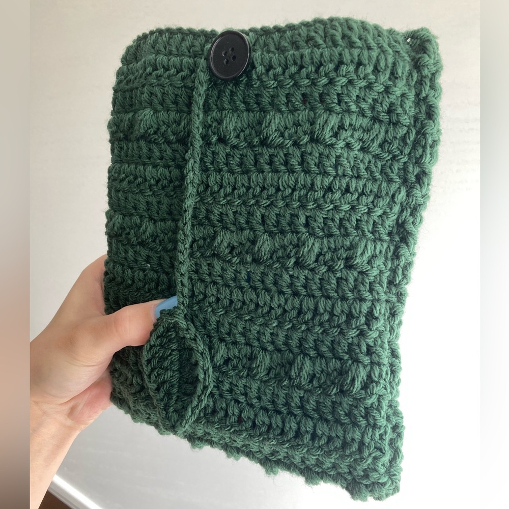 Crochet Book Sleeve with Green Leaf - Picture 2 of 3